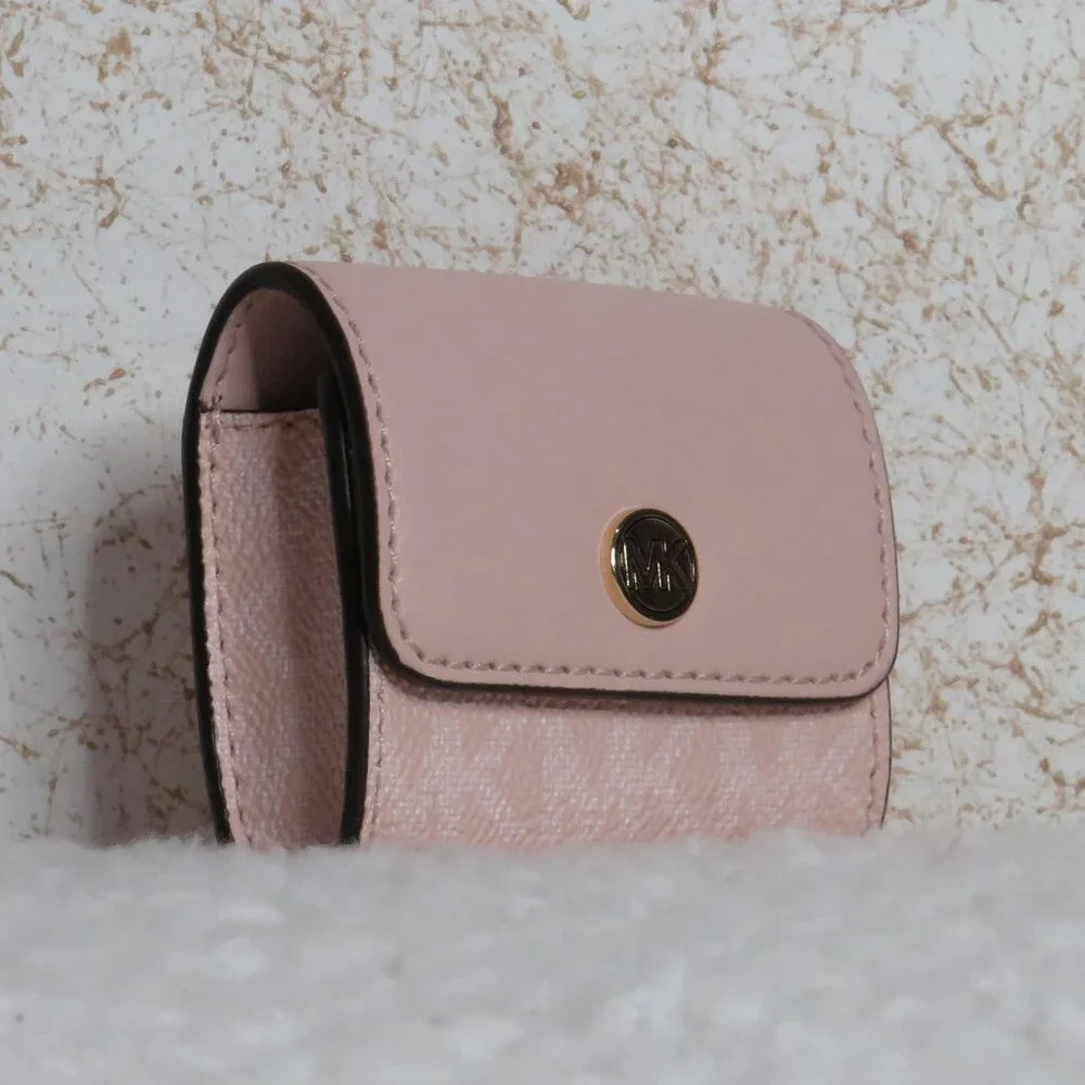 Michael Kors Jet Set Travel Airpods Case (Light Powder Blush)